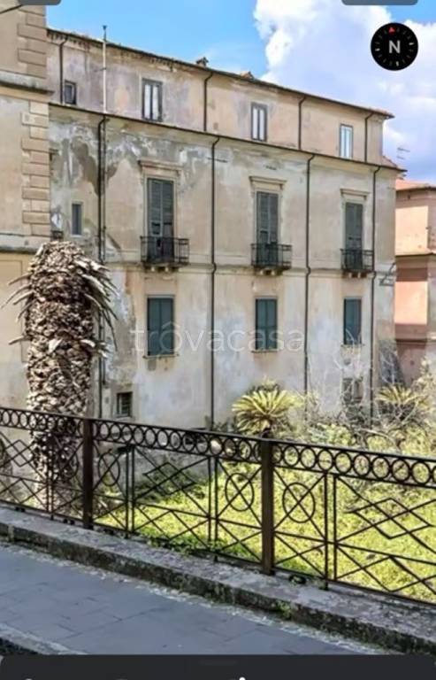 locale di sgombero in vendita a Cosenza in zona Cosenza Vecchia