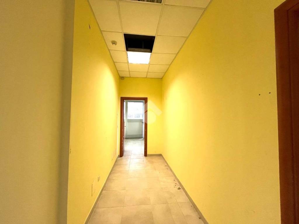 ufficio in vendita a Cosenza in zona Panebianco