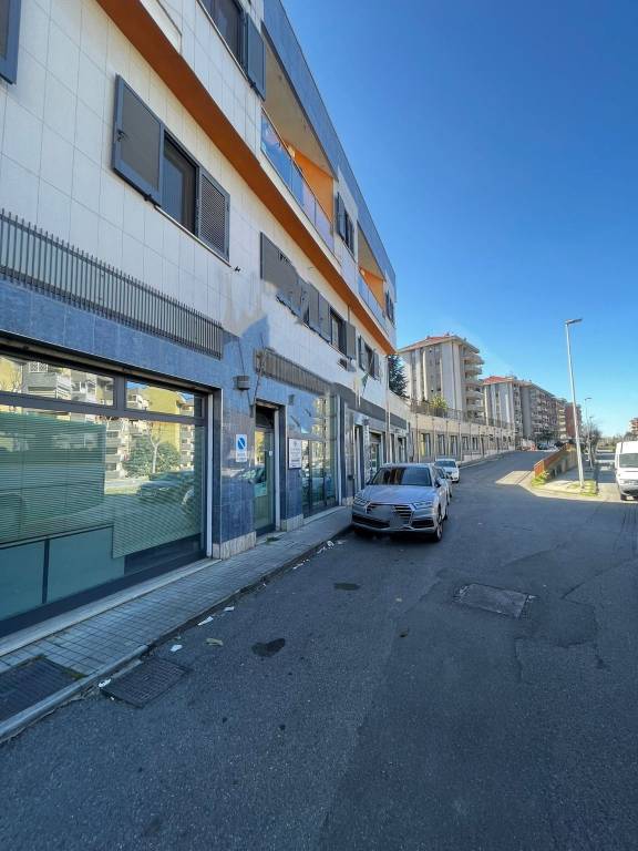 negozio in vendita a Cosenza in zona Panebianco