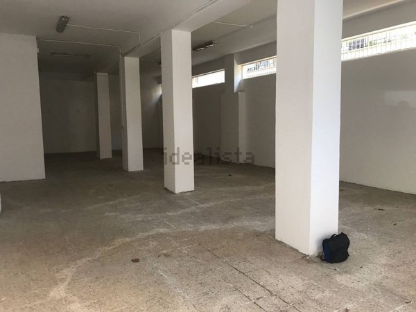 locale commerciale in vendita a Cosenza