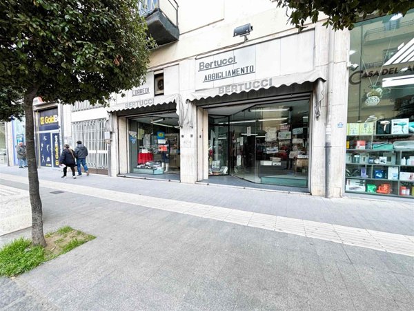 negozio in vendita a Cosenza