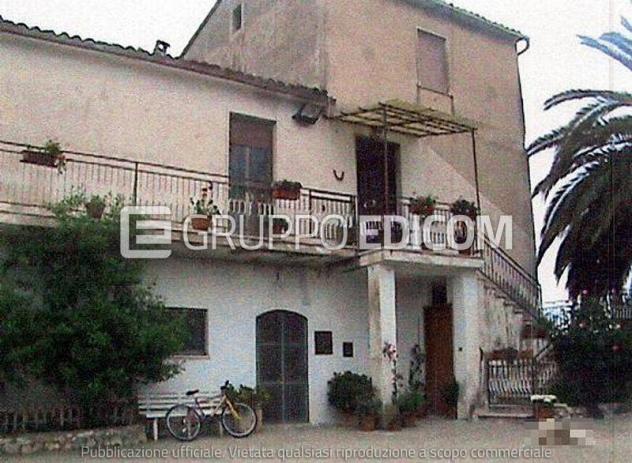locale commerciale in vendita a Cosenza in zona Donnici