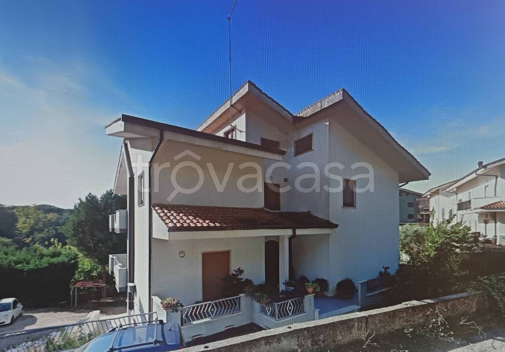 casa indipendente in vendita a Cosenza in zona Donnici