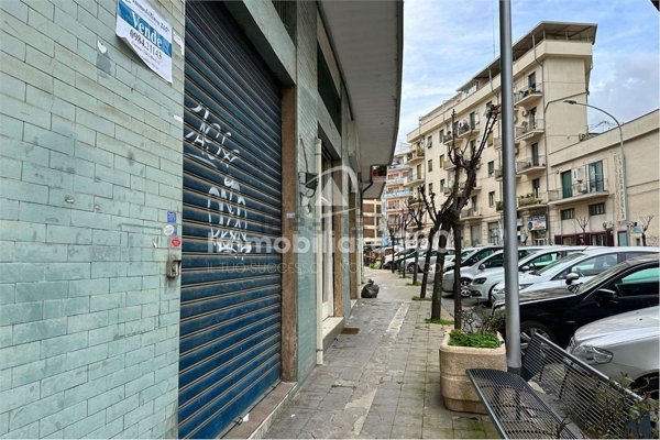 locale di sgombero in vendita a Cosenza