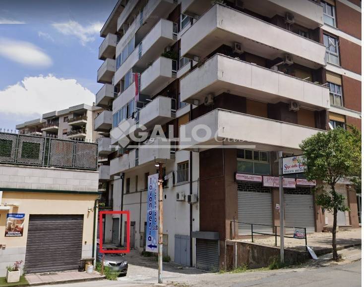 locale commerciale in vendita a Cosenza in zona Città 2000