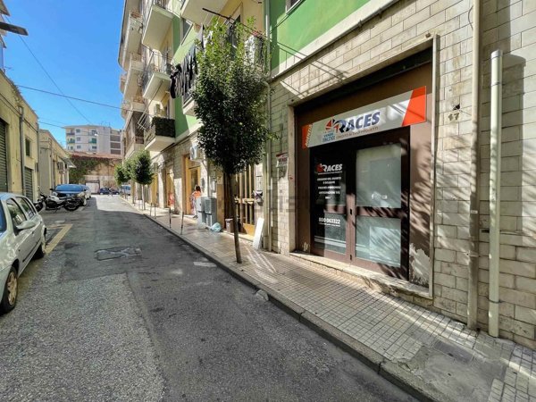 locale commerciale in vendita a Cosenza