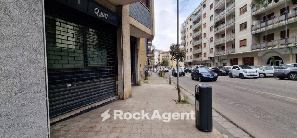 negozio in vendita a Cosenza in zona Cosenza Vecchia