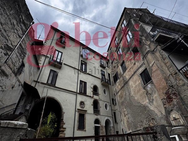 appartamento in vendita a Cosenza in zona Cosenza Vecchia