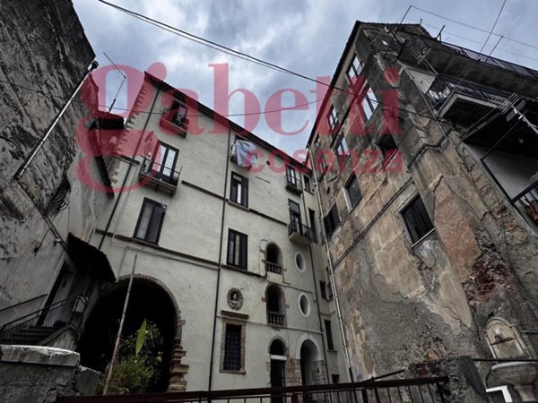 appartamento in vendita a Cosenza in zona Cosenza Vecchia