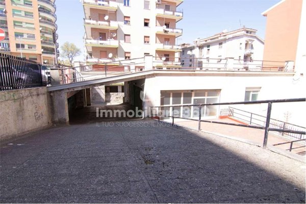 locale commerciale in vendita a Cosenza