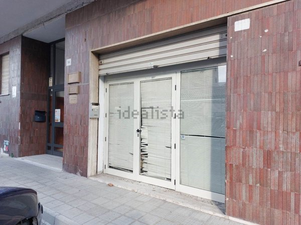 locale commerciale in vendita a Cosenza in zona Panebianco