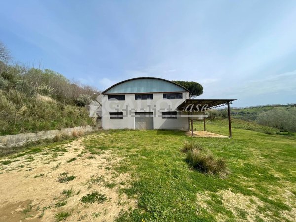 capannone in vendita a Cosenza