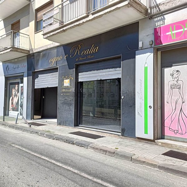 locale di sgombero in vendita a Cosenza