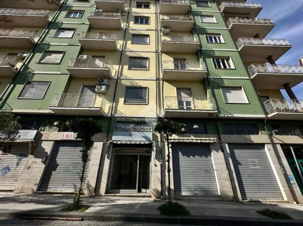 negozio in vendita a Cosenza in zona Cosenza Vecchia