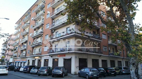 negozio in vendita a Cosenza in zona Panebianco