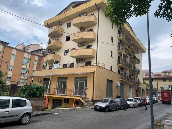 ufficio in vendita a Cosenza in zona Panebianco