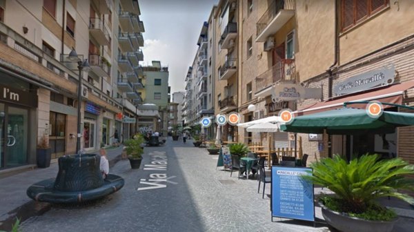 locale commerciale in vendita a Cosenza