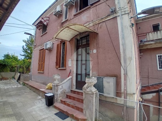 appartamento in vendita a Cosenza in zona Donnici