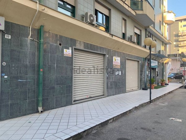 locale commerciale in vendita a Cosenza in zona Panebianco