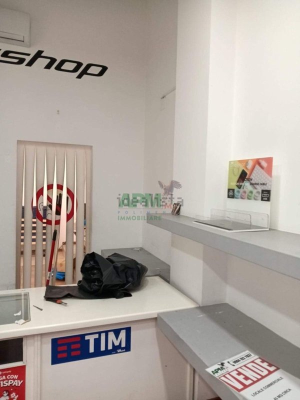 locale commerciale in vendita a Cosenza