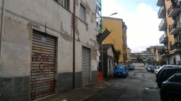 locale commerciale in vendita a Cosenza in zona Panebianco