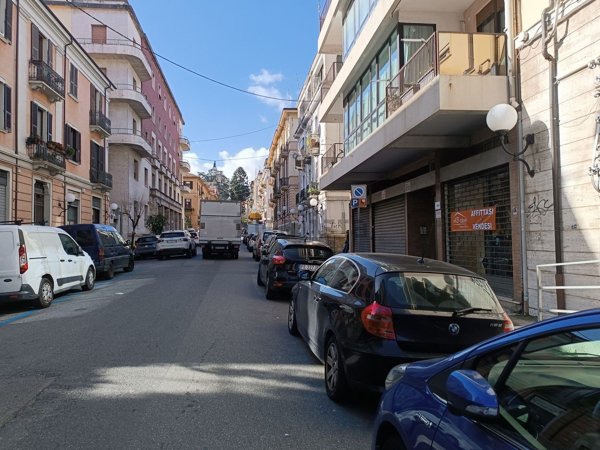 locale commerciale in vendita a Cosenza in zona Cosenza Vecchia