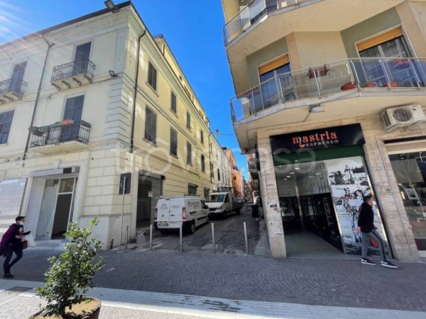 negozio in vendita a Cosenza