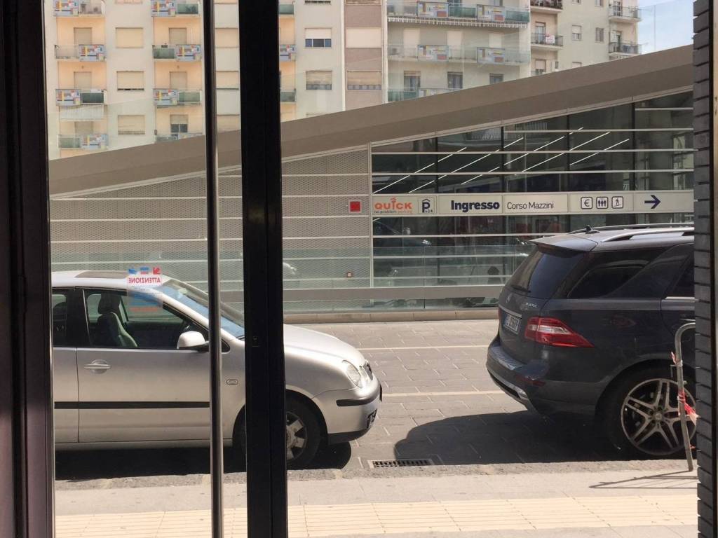 negozio in vendita a Cosenza in zona Cosenza Vecchia