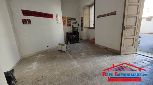 locale di sgombero in vendita a Cosenza in zona Cosenza Vecchia