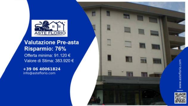 locale commerciale in vendita a Cosenza in zona Via Popilia