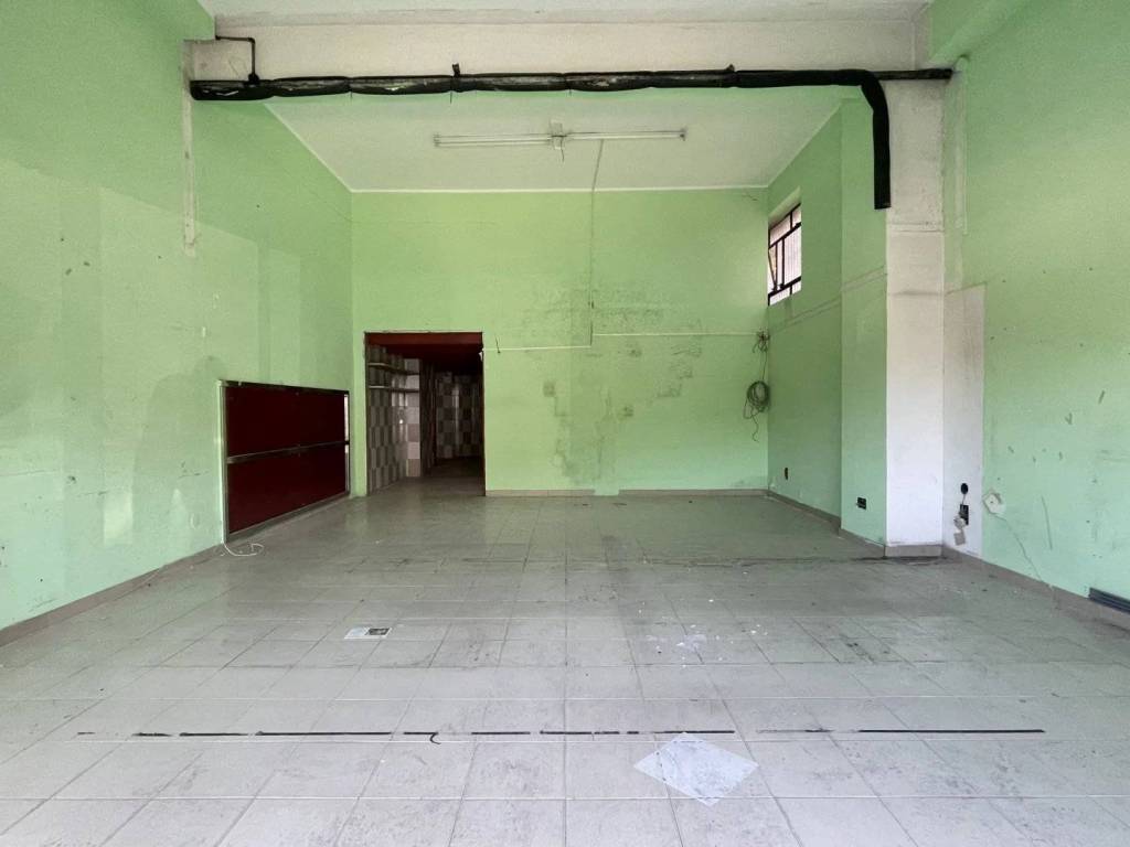 negozio in vendita a Cosenza in zona Città 2000