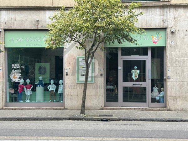 locale commerciale in vendita a Cosenza in zona Cosenza Vecchia