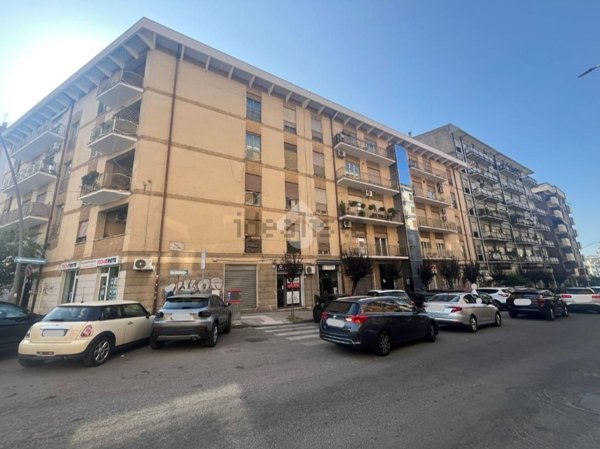 locale commerciale in vendita a Cosenza