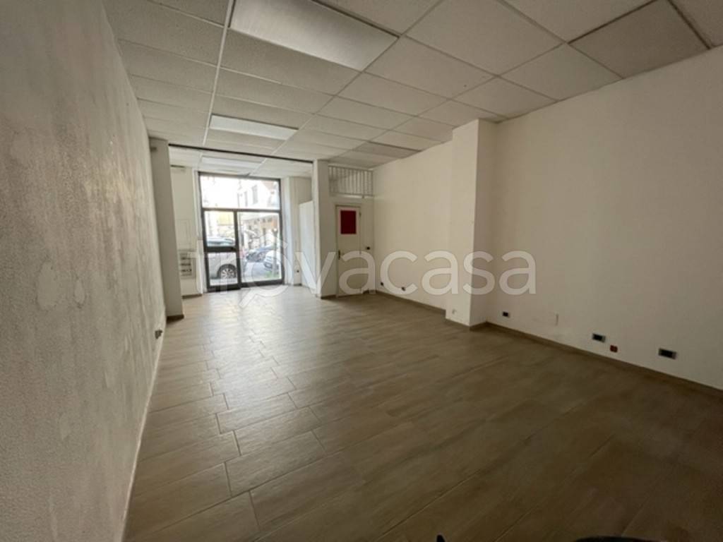 negozio in vendita a Cosenza in zona Cosenza Vecchia