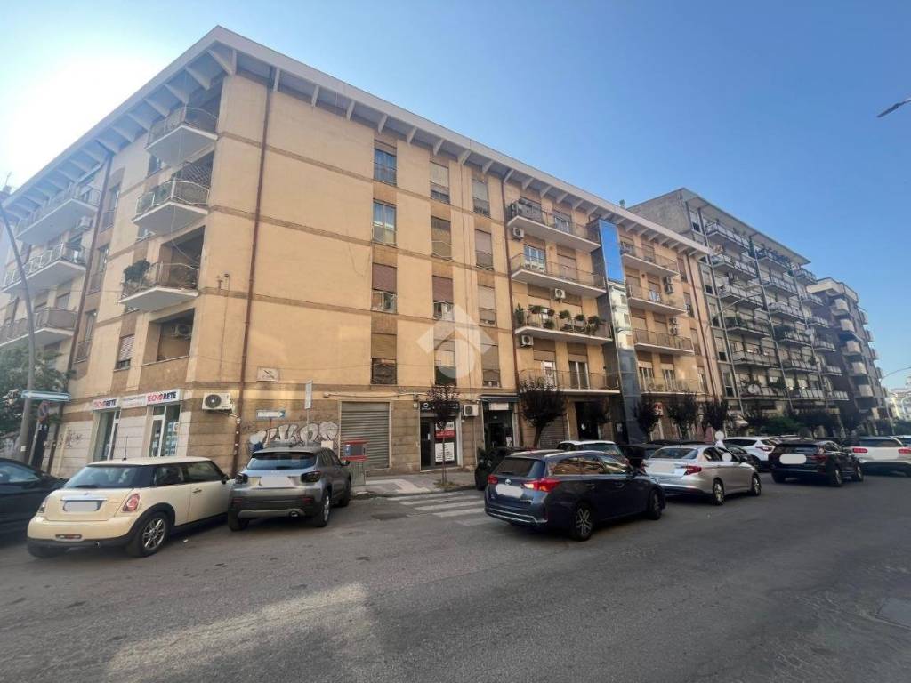 negozio in vendita a Cosenza