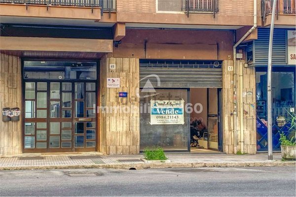 locale di sgombero in vendita a Cosenza