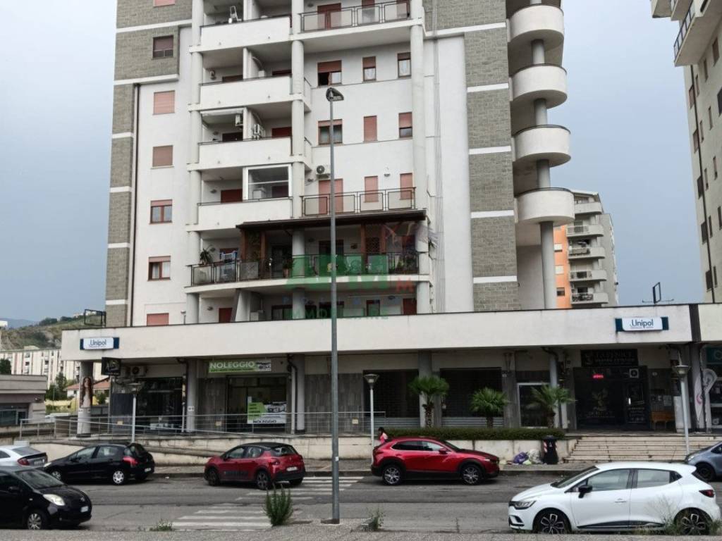 negozio in vendita a Cosenza
