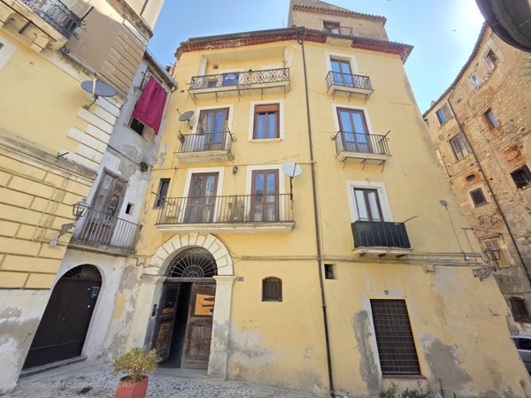 appartamento in vendita a Cosenza in zona Cosenza Vecchia