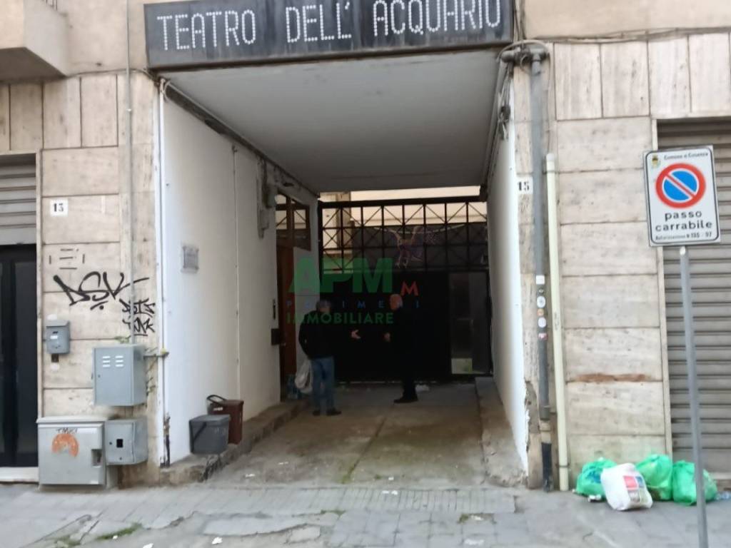 negozio in vendita a Cosenza in zona Cosenza Vecchia