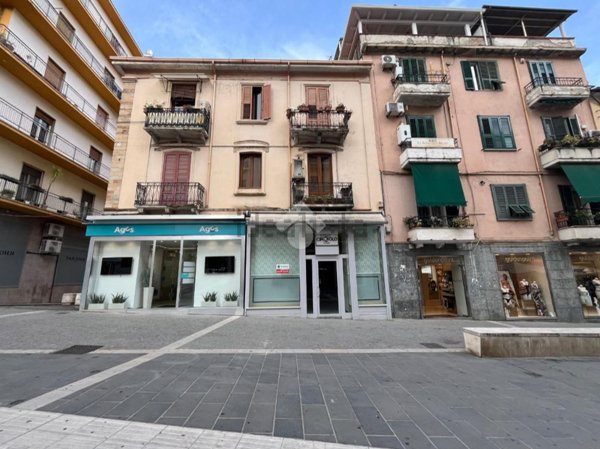 locale commerciale in vendita a Cosenza