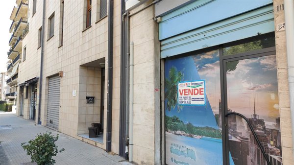 negozio in vendita a Cosenza