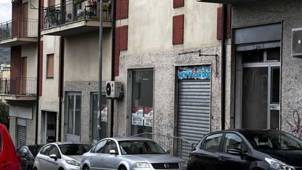 locale commerciale in vendita a Cosenza