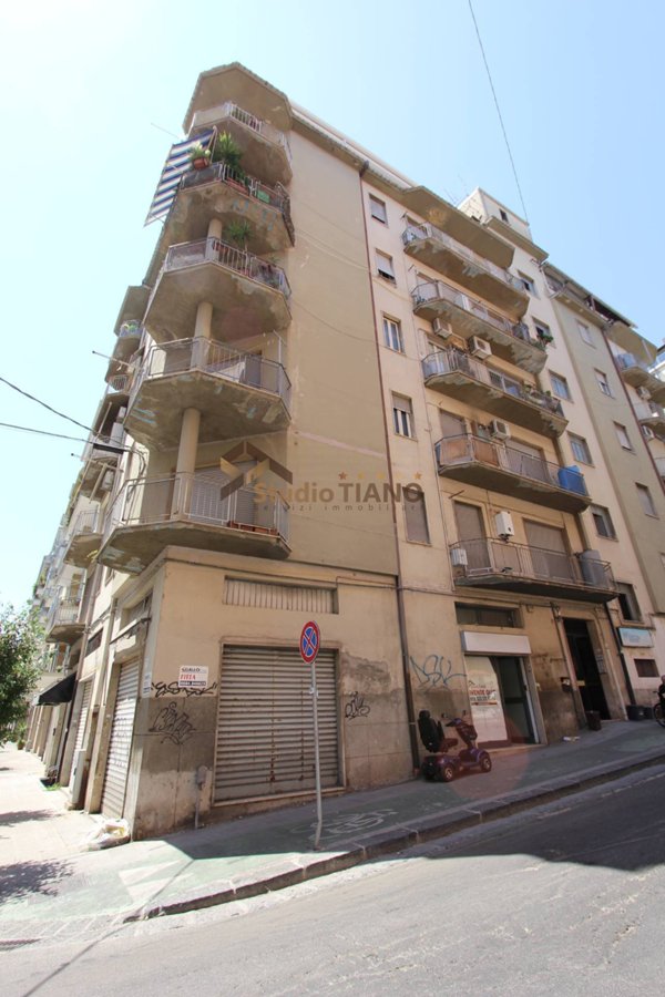 locale commerciale in vendita a Cosenza in zona Cosenza Vecchia