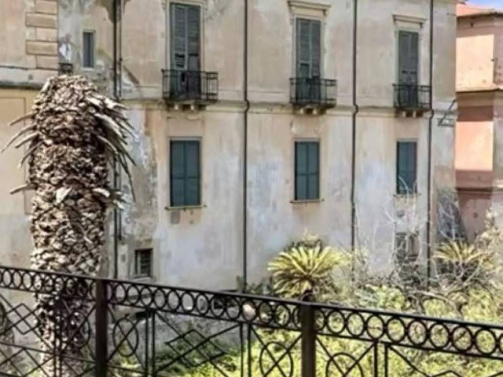 locale di sgombero in vendita a Cosenza in zona Cosenza Vecchia