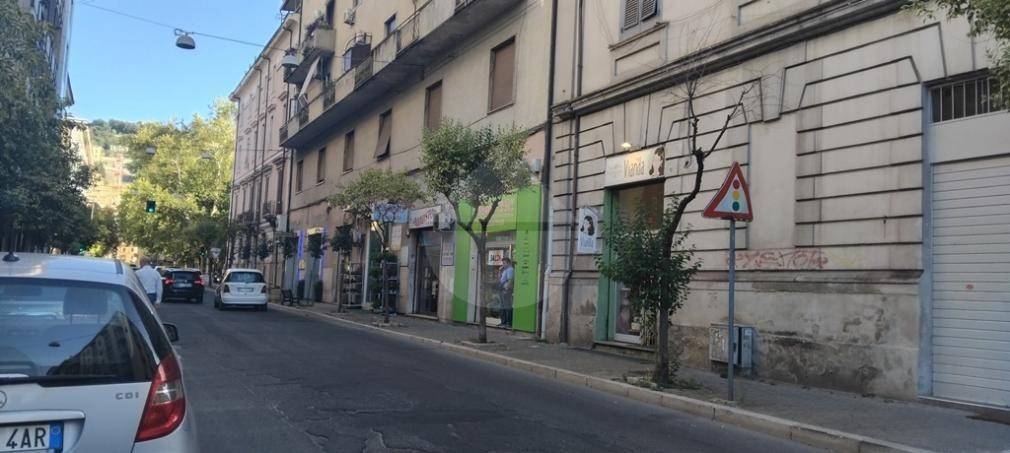 negozio in vendita a Cosenza in zona Cosenza Vecchia