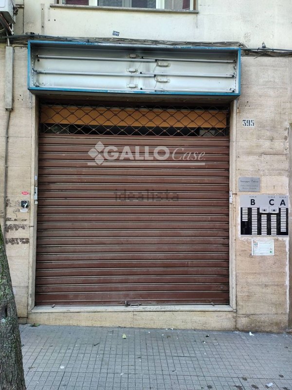 negozio in vendita a Cosenza in zona Cosenza Vecchia