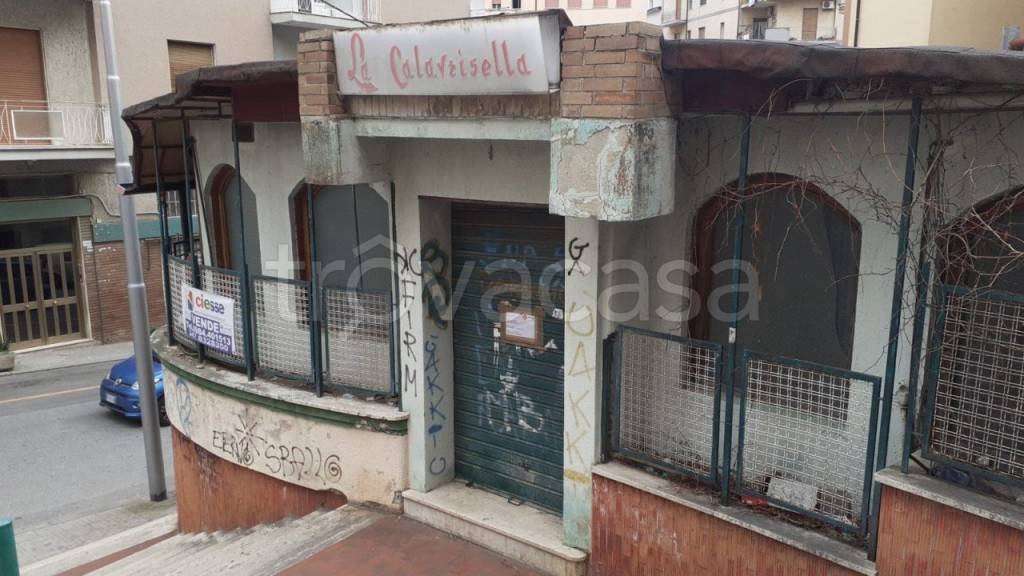 negozio in vendita a Cosenza in zona De Rada