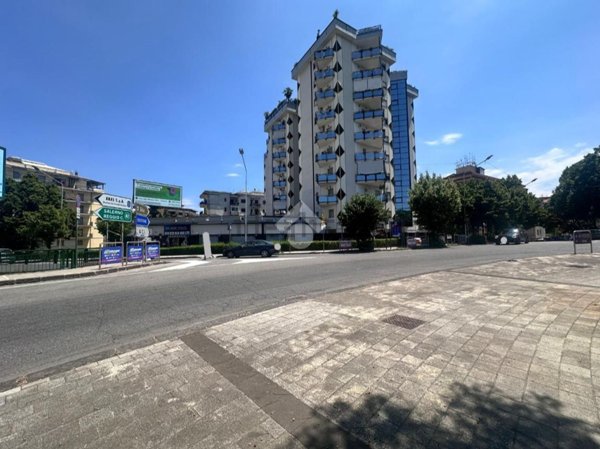 locale commerciale in vendita a Cosenza