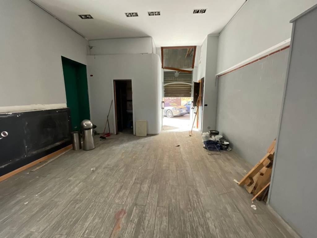 negozio in vendita a Cosenza in zona Cosenza Vecchia
