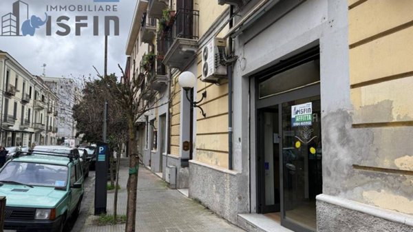negozio in vendita a Cosenza in zona Cosenza Vecchia